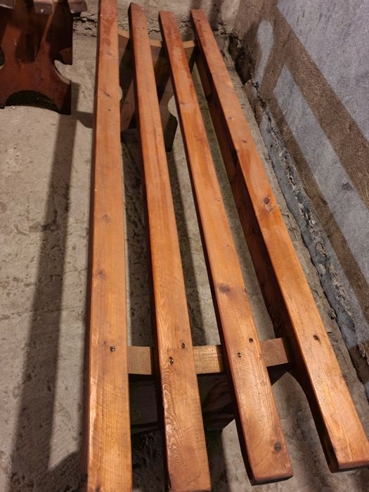 Дървени    пейки