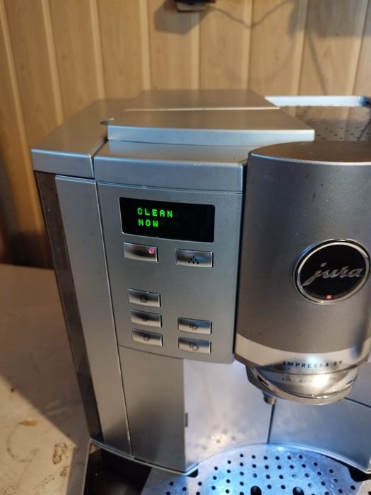 Vând expresor Jura s9