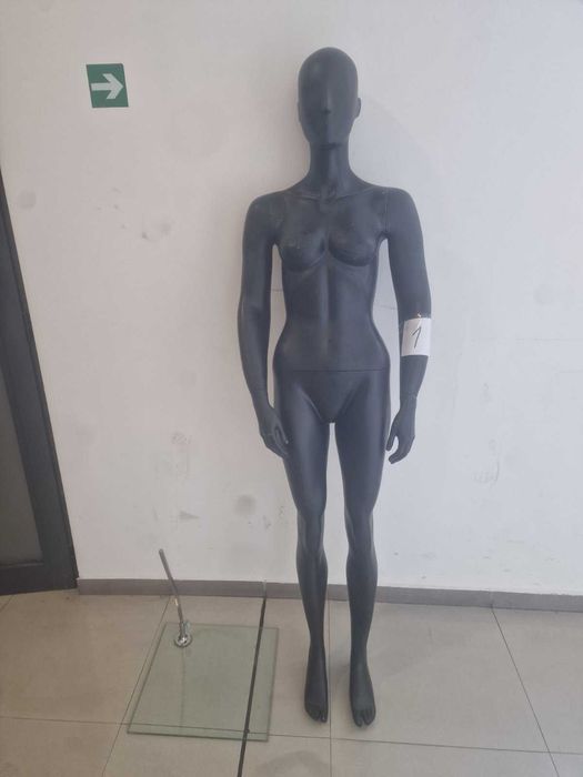 Манекен за дрехи жена