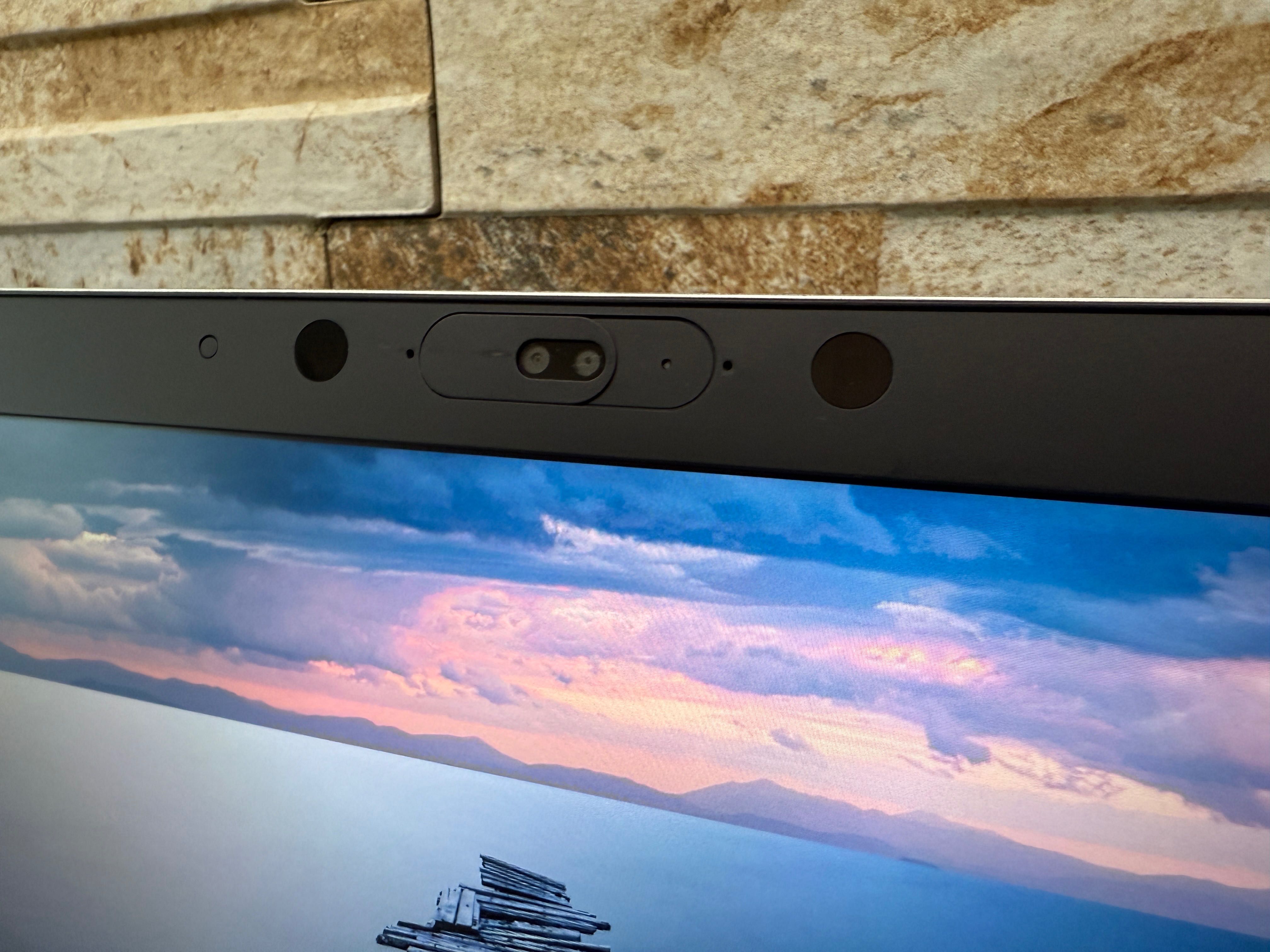 HP EliteBook 830 G5 Core i5 16GB Ram 512 Nvme 120Hz 400nit sureview 4G