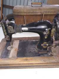 Продам старинную швейную машинку,в рабочем состоянии