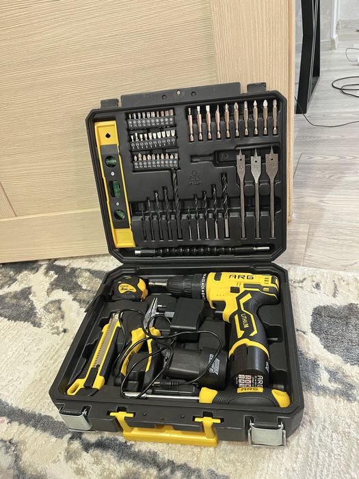 Шуруповерт с набором инструментов ARG 12V ACD12K60