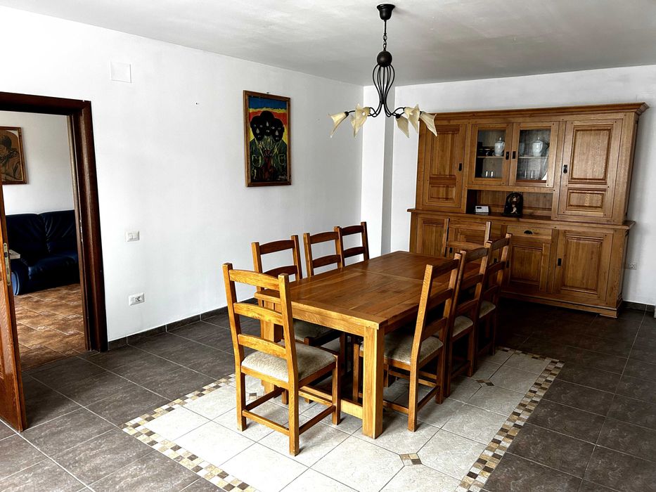 Casă de închiriat în Rădăuți (3 dormitoare, 2 băi)