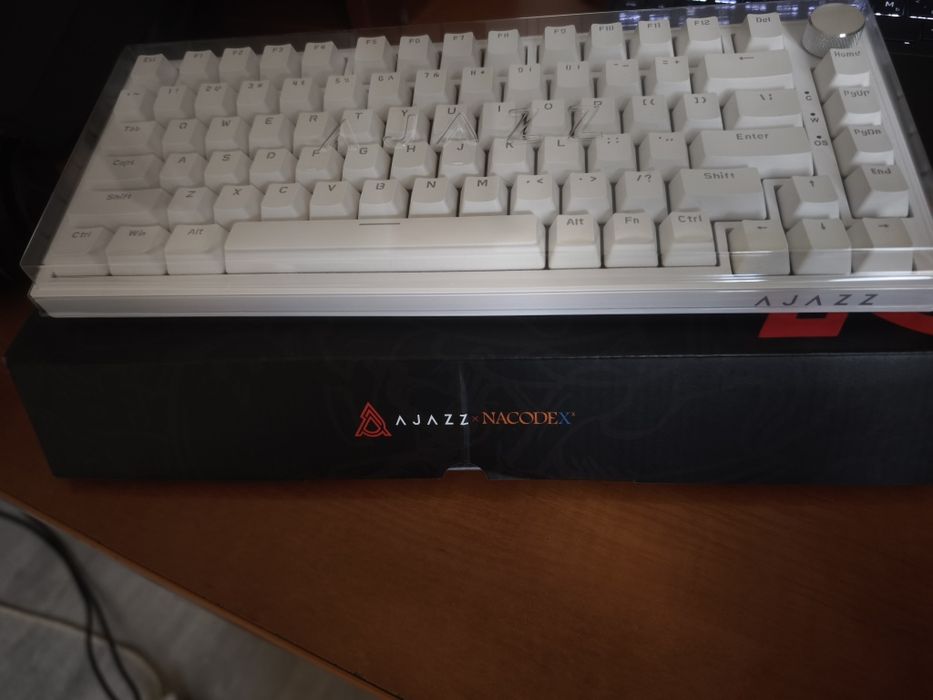 Продается механическая клавиратура ajazz ak820