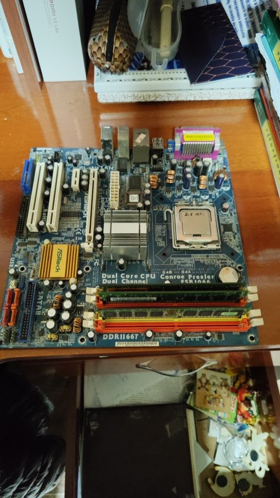 Монитор LG 17 flatron. Клавиатура и мишь. Материнская плата  DDR2