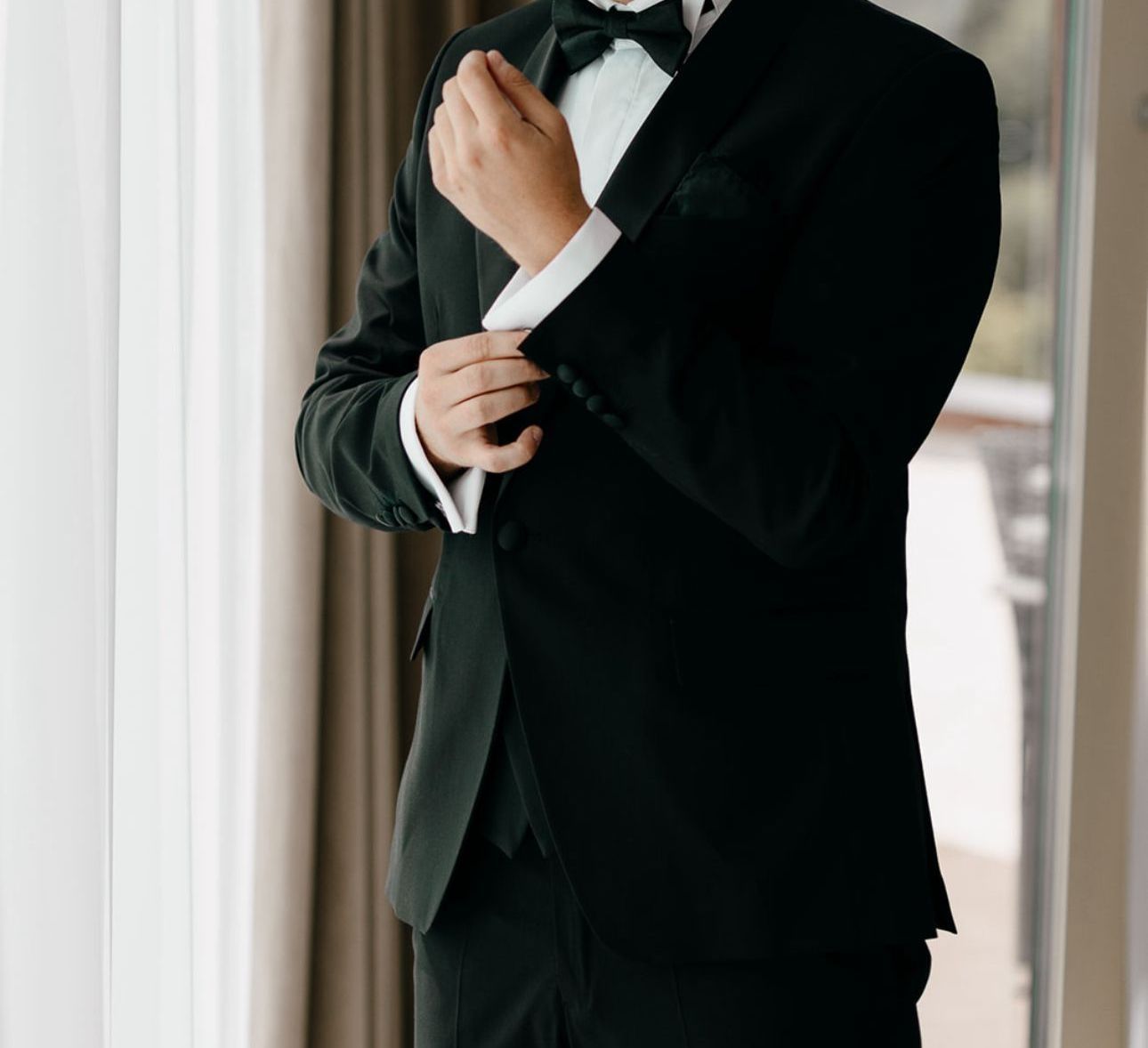 Costum ceremonie mire negru
