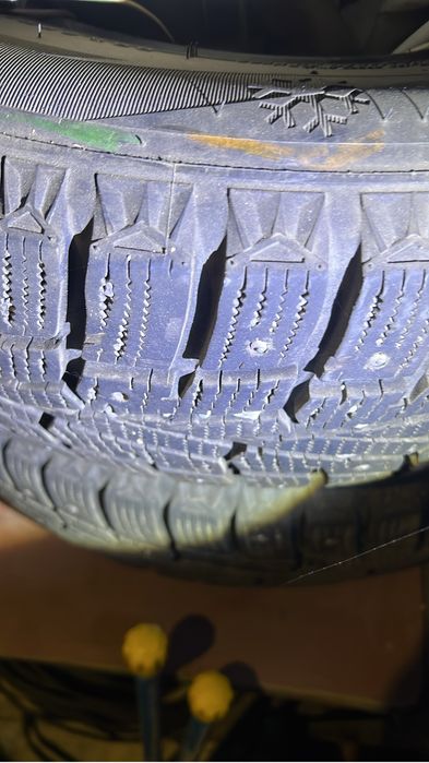 RoadStone зимние шины шипованные. 215/65/16