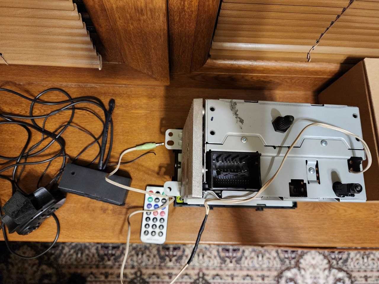 БУ Магнитола кобальт 2013 года (отдельно mp3 usb и  Bluetooth)