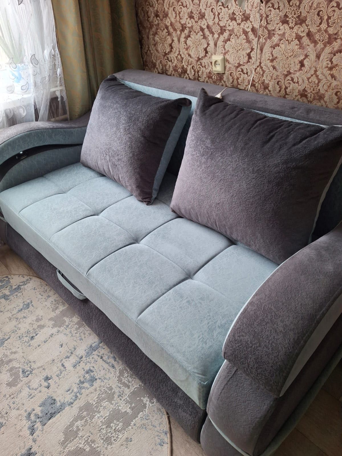 Продам диван в отличном состоянии