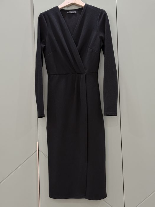 Продаю элегантное черное платье