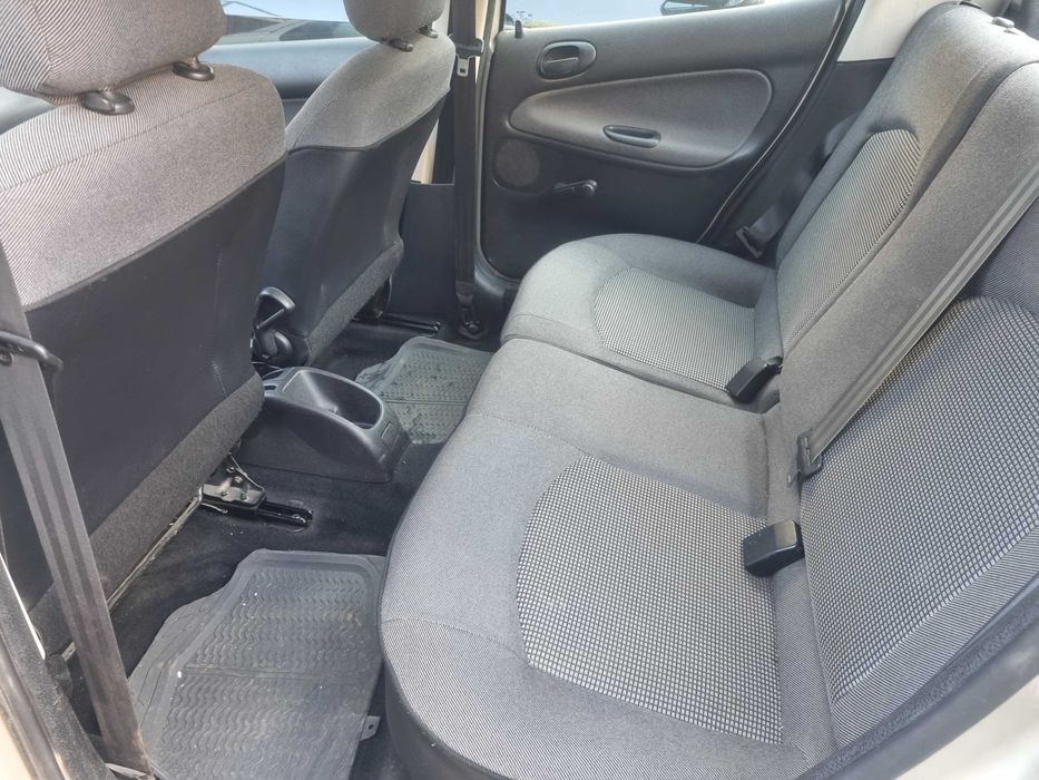Vând Peugeot 206 – UNIC PROPRIETAR/achizitionata din reprezentanta RO