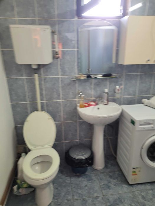 De vânzare lavoar cu picior si wc