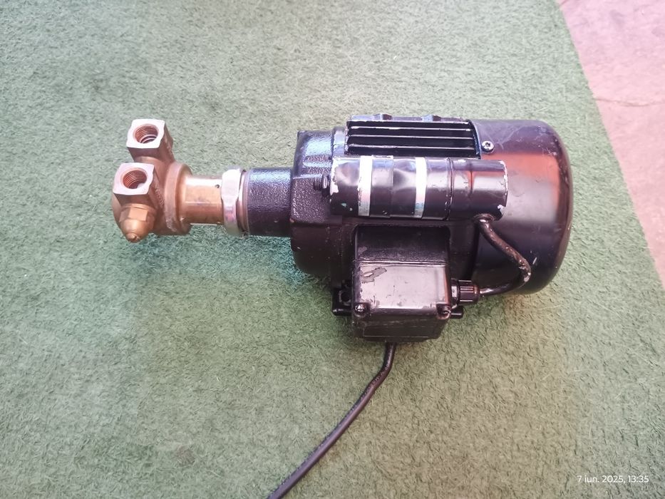 Pompa rotativa volmetrica cu motor.