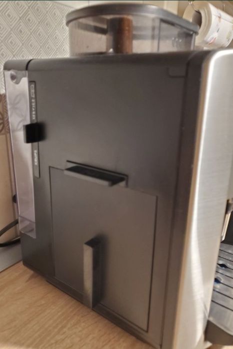 Espressor automat Krups model EA 8050