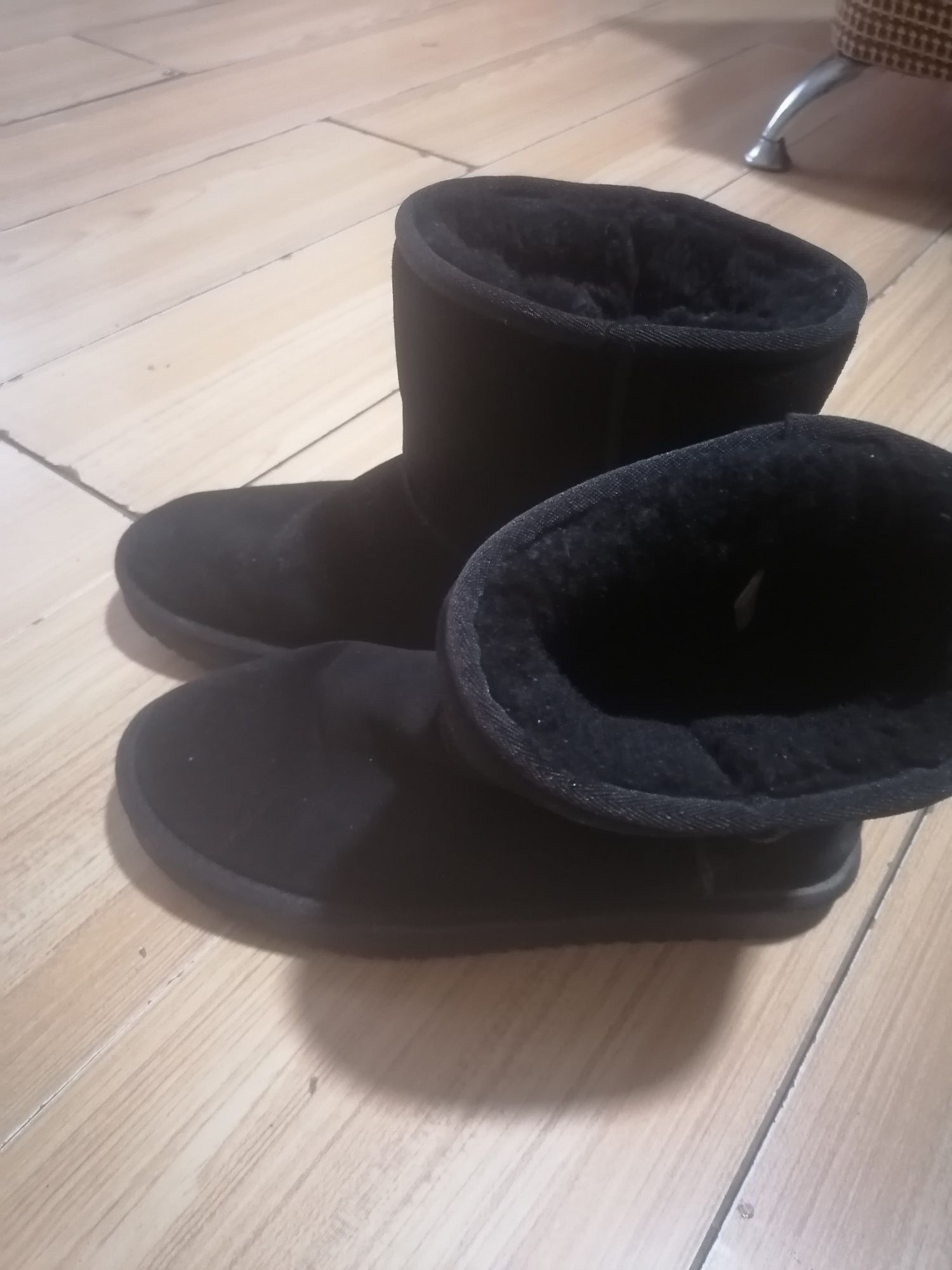 Продам обувь зимнию и летнюю.