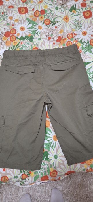 Vând pantaloni scurti copii