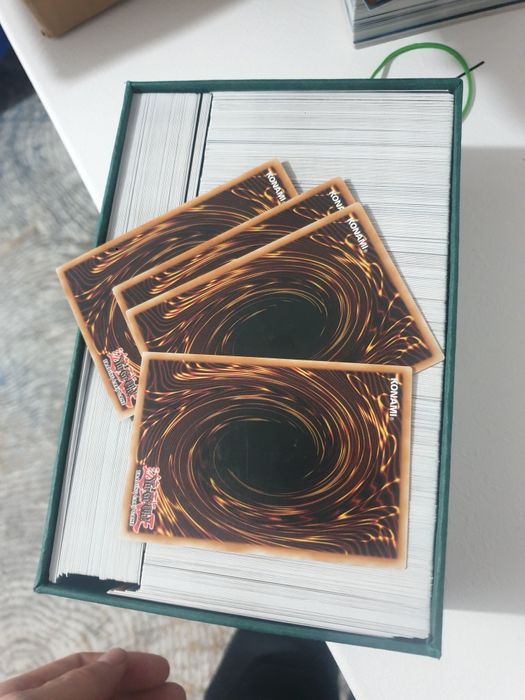 Bulk 700 +/-50 carti yugioh originale