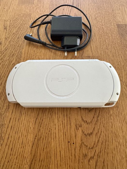 Sony PSP Street E1004 Ice White | Оригинално зарядно |