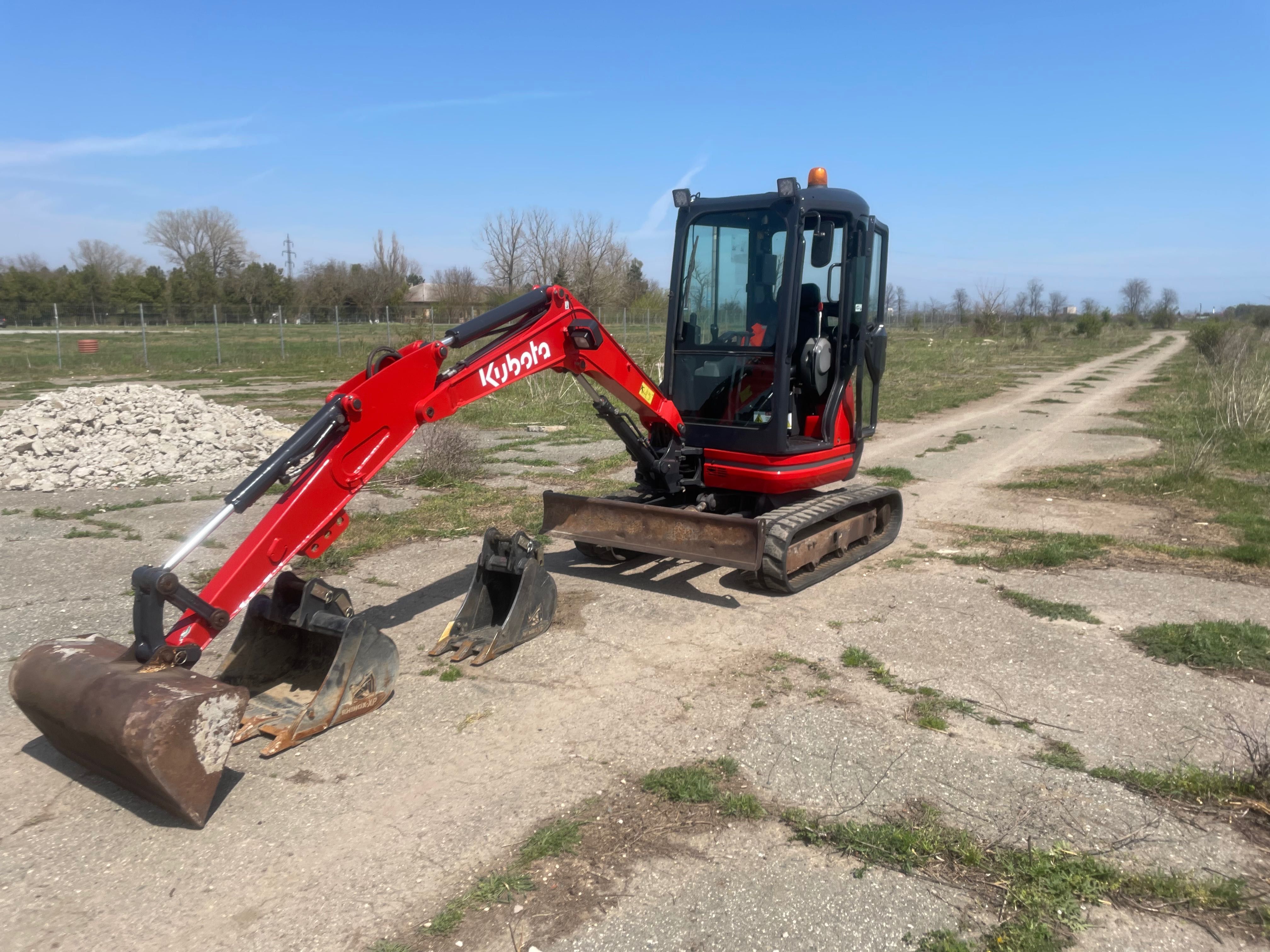 Mini excavator 2,5 t