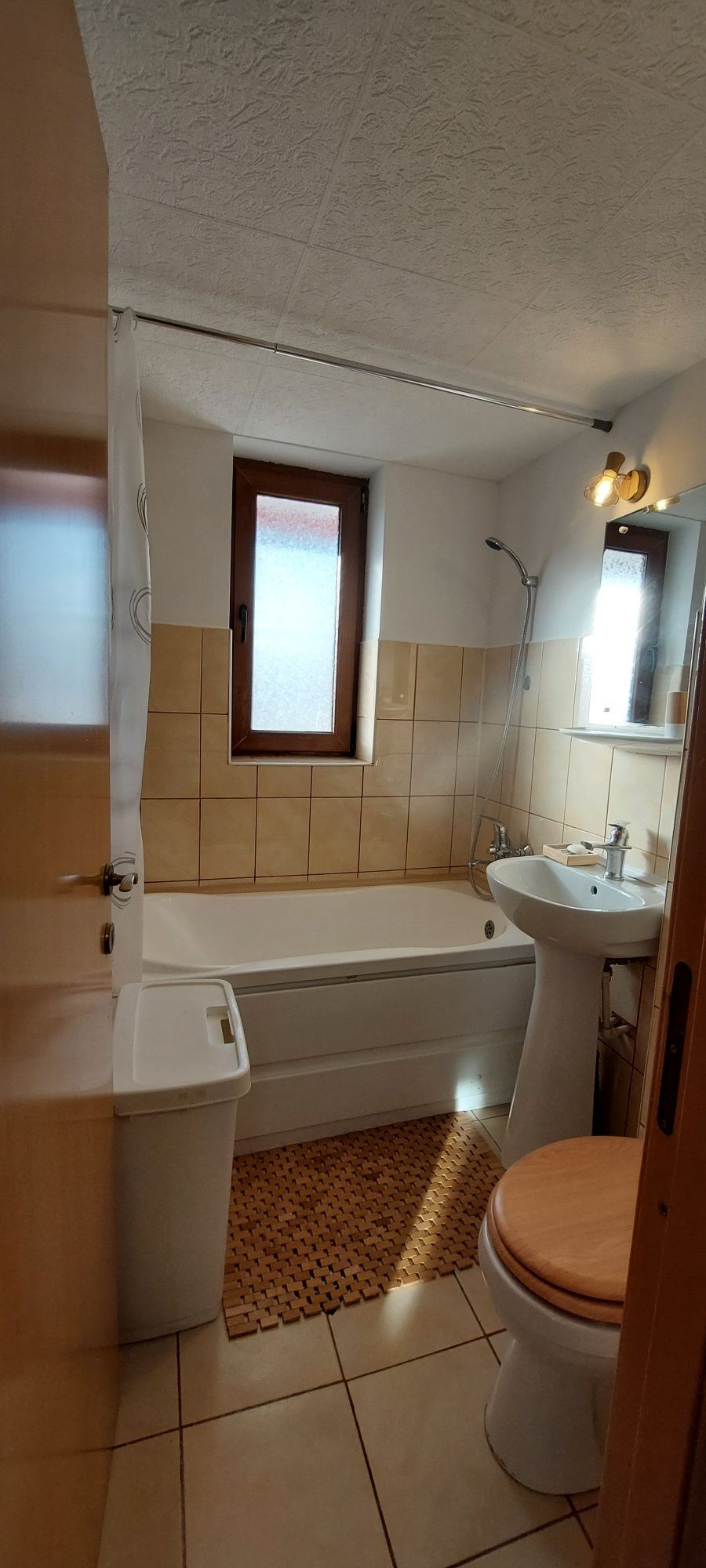 Inchiriez apartament 3 cam Tudor Center