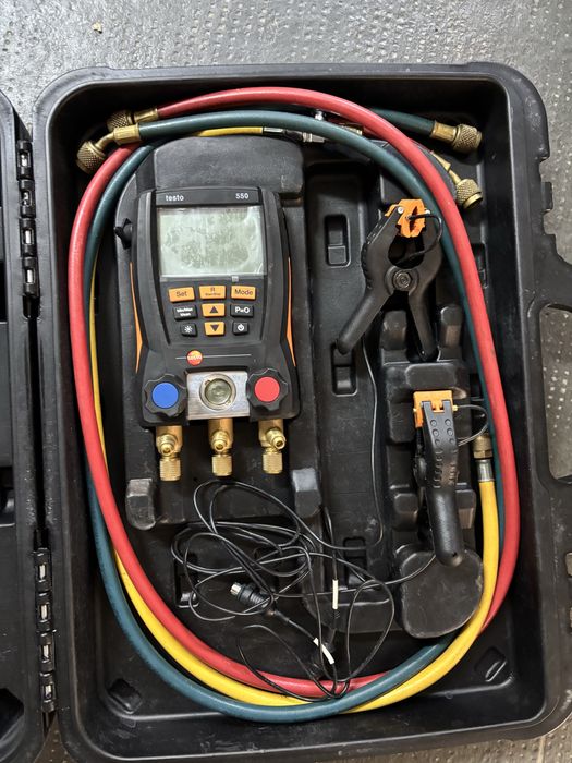 Set Testo 550 . Sonde de temperatura tip cleste  pe conducte  cu diame