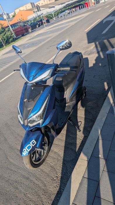 Scuter electric 25 km/h
