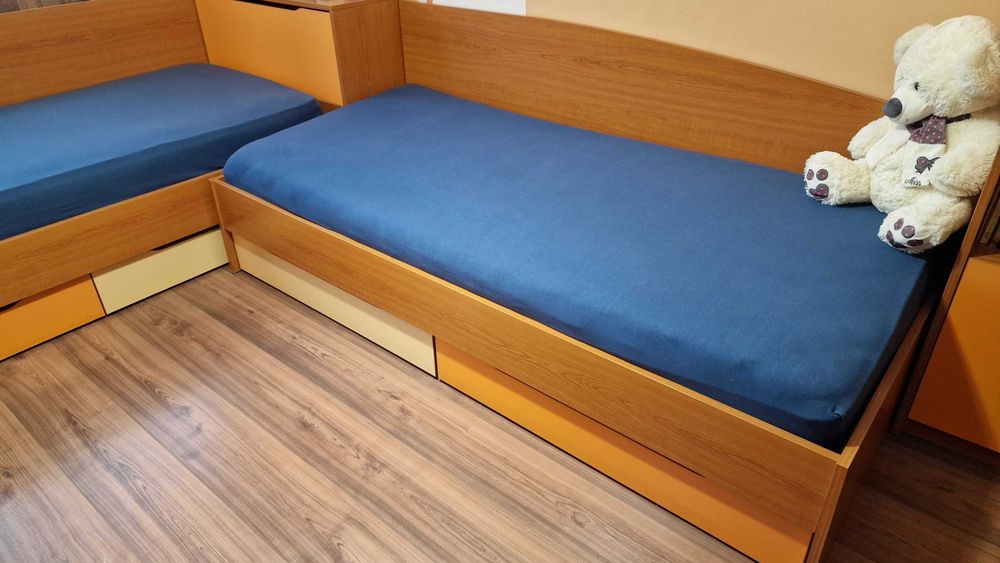 Ъглови легла и скрин