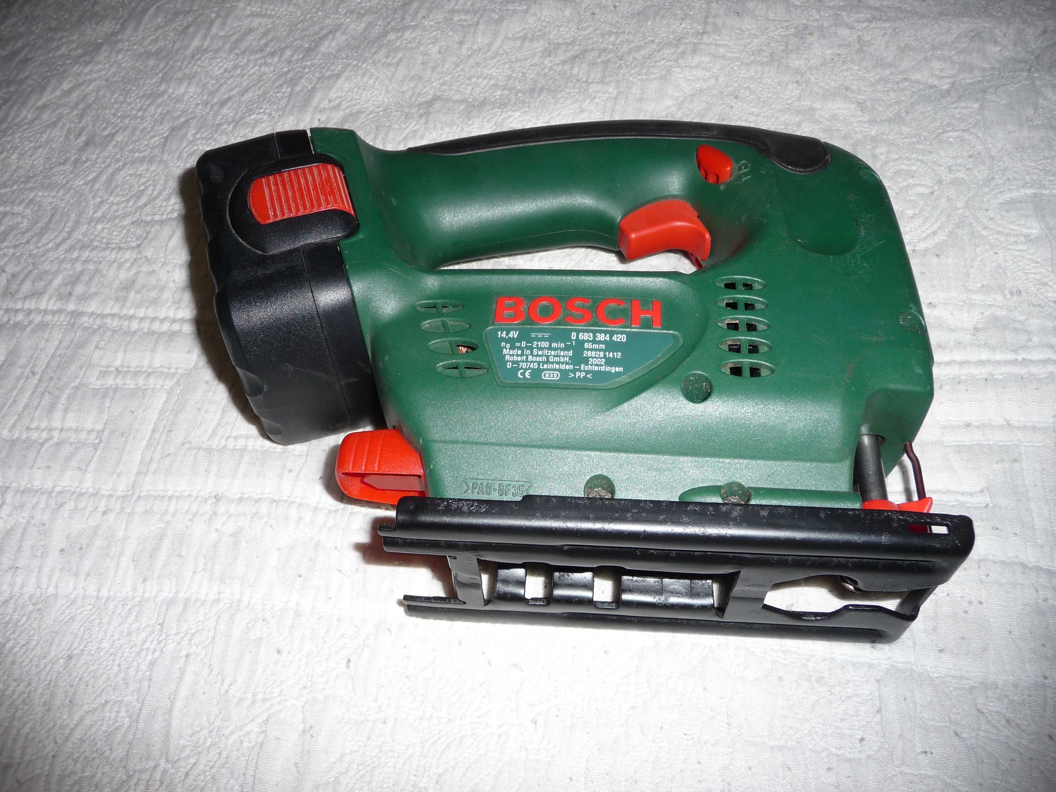 Акумулаторен прободен трион / зеге Bosch PST 14,4 V с две батерии.