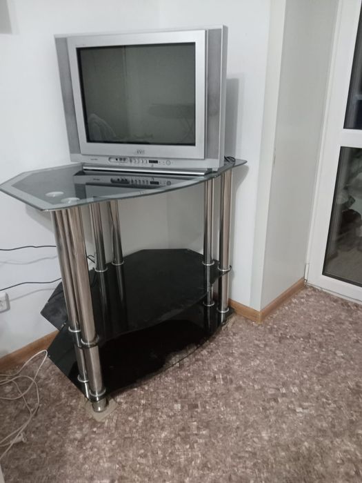 Продам телевизор JVC с подставкой