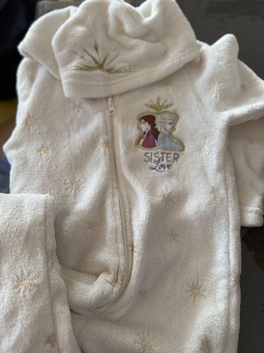 Salopeta/Pijama pufoasa Elsa Frozen 6ani