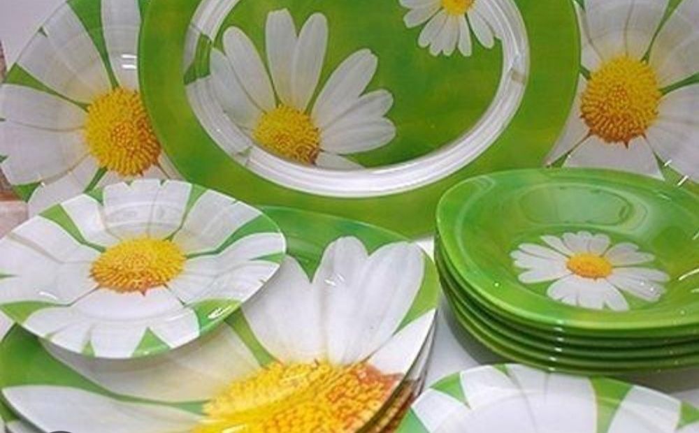 Продам посуду люминарик в отличном состоянии столово чайный сервиз