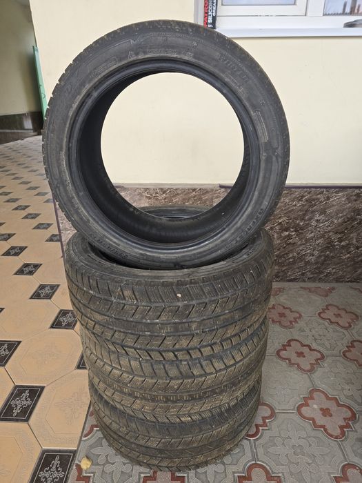 Зимние шины 235/45/17
