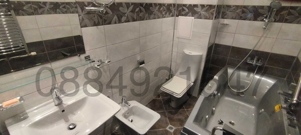 Продава апартамент 140 кв.м в центъра-5 етаж-непоследен