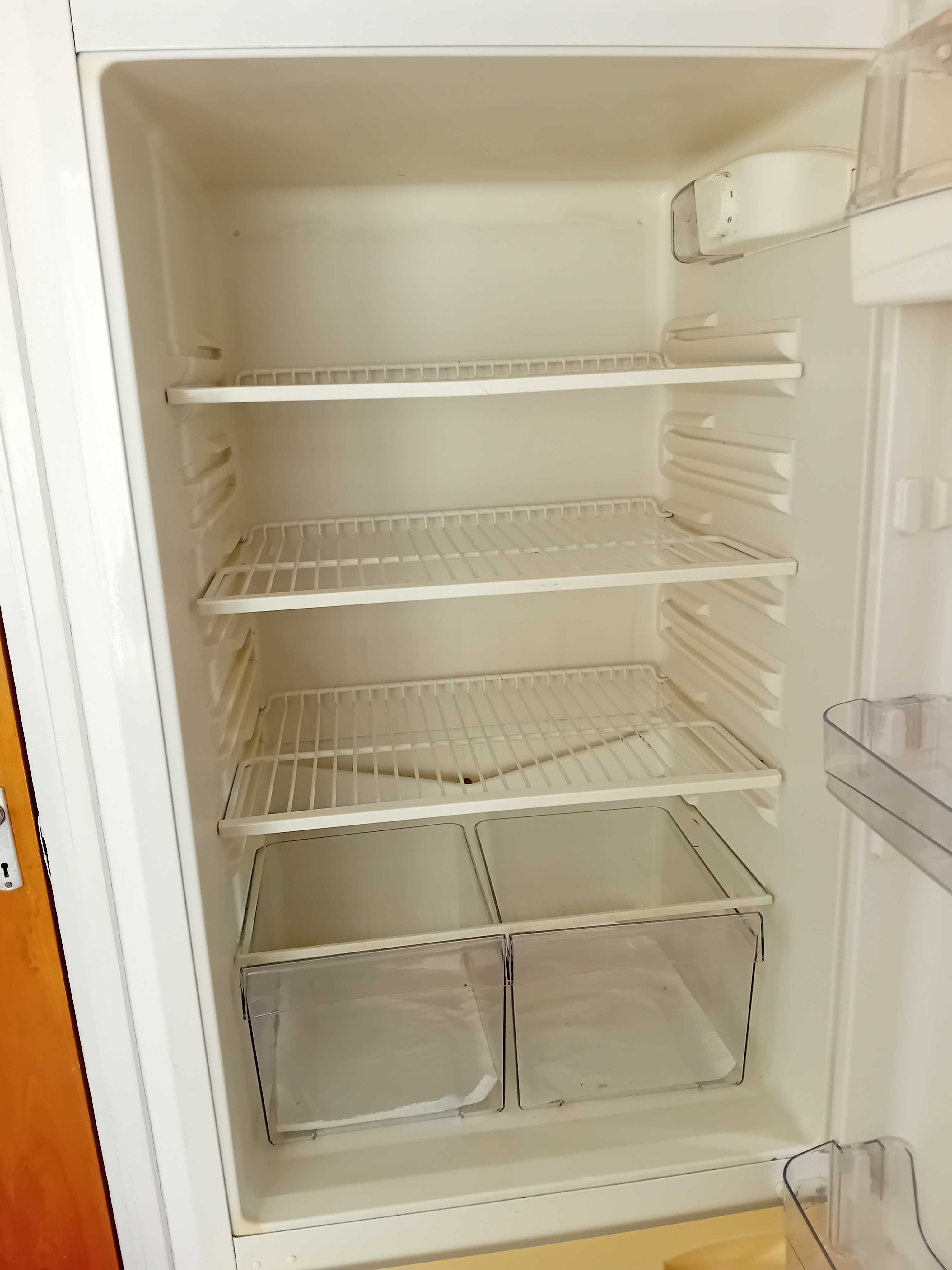 frigider arctic cu congelator 4 sertare