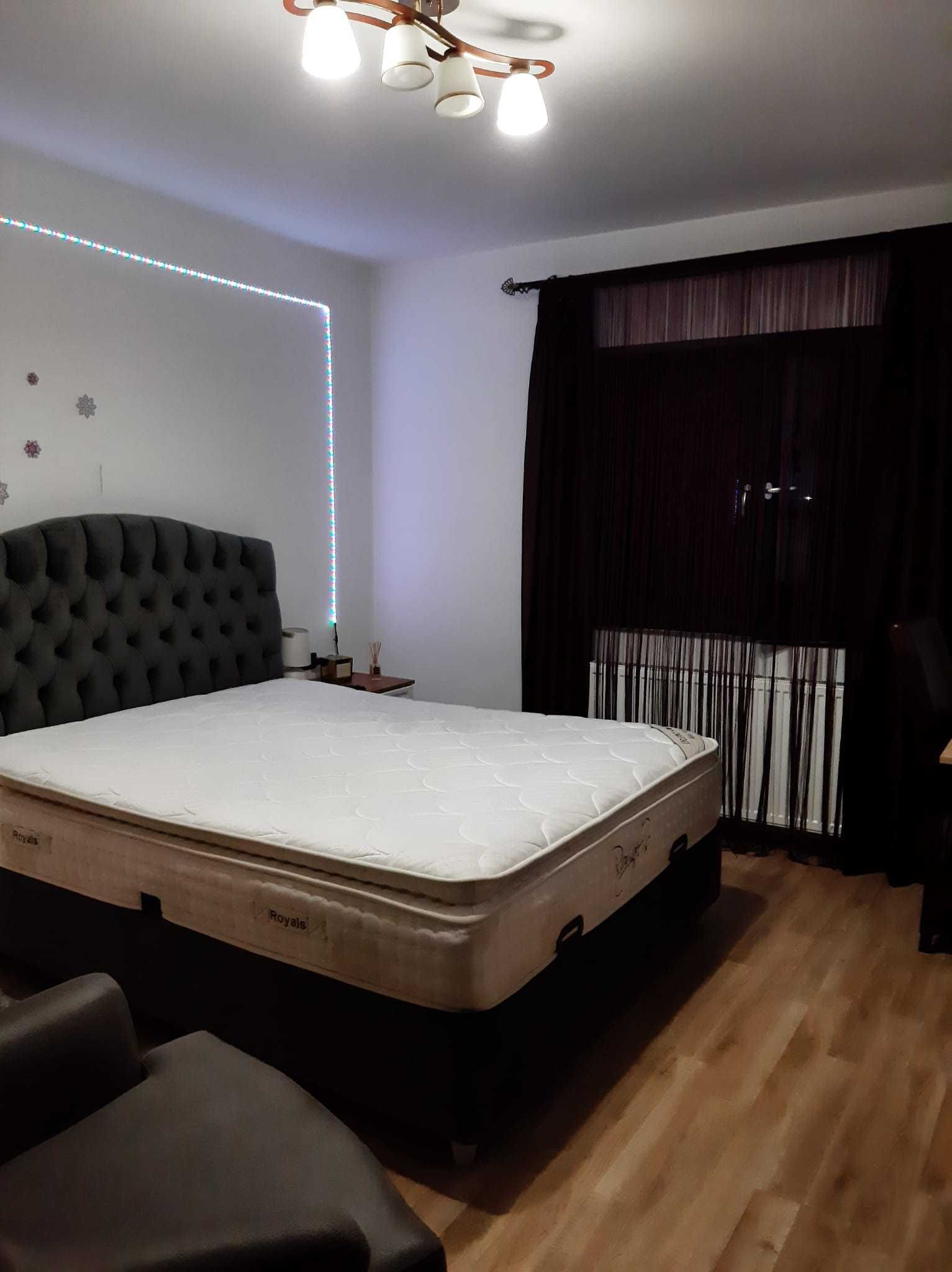 Vand apartament zona foarte frumoasa Parneava