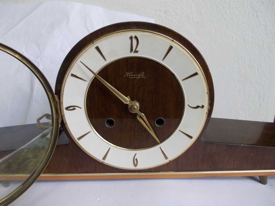 Ceas pendula de bufet semineu Kienzle