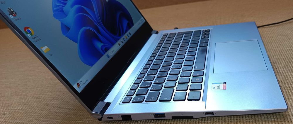 Laptop Clevo Intel Gen 11 I5 1135G7 Ram 16GB 512 SSD Iris Xe 14 Inch