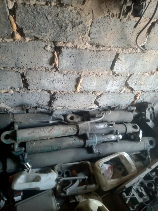 Цилиндр гедравлический продам все в рабочем состоянии