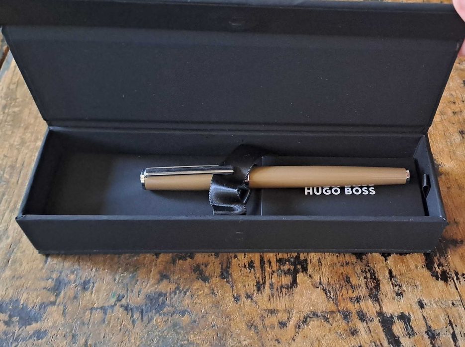 писалка HUGO BOSS Gear Camel метал с гланцов лак с цвят камила