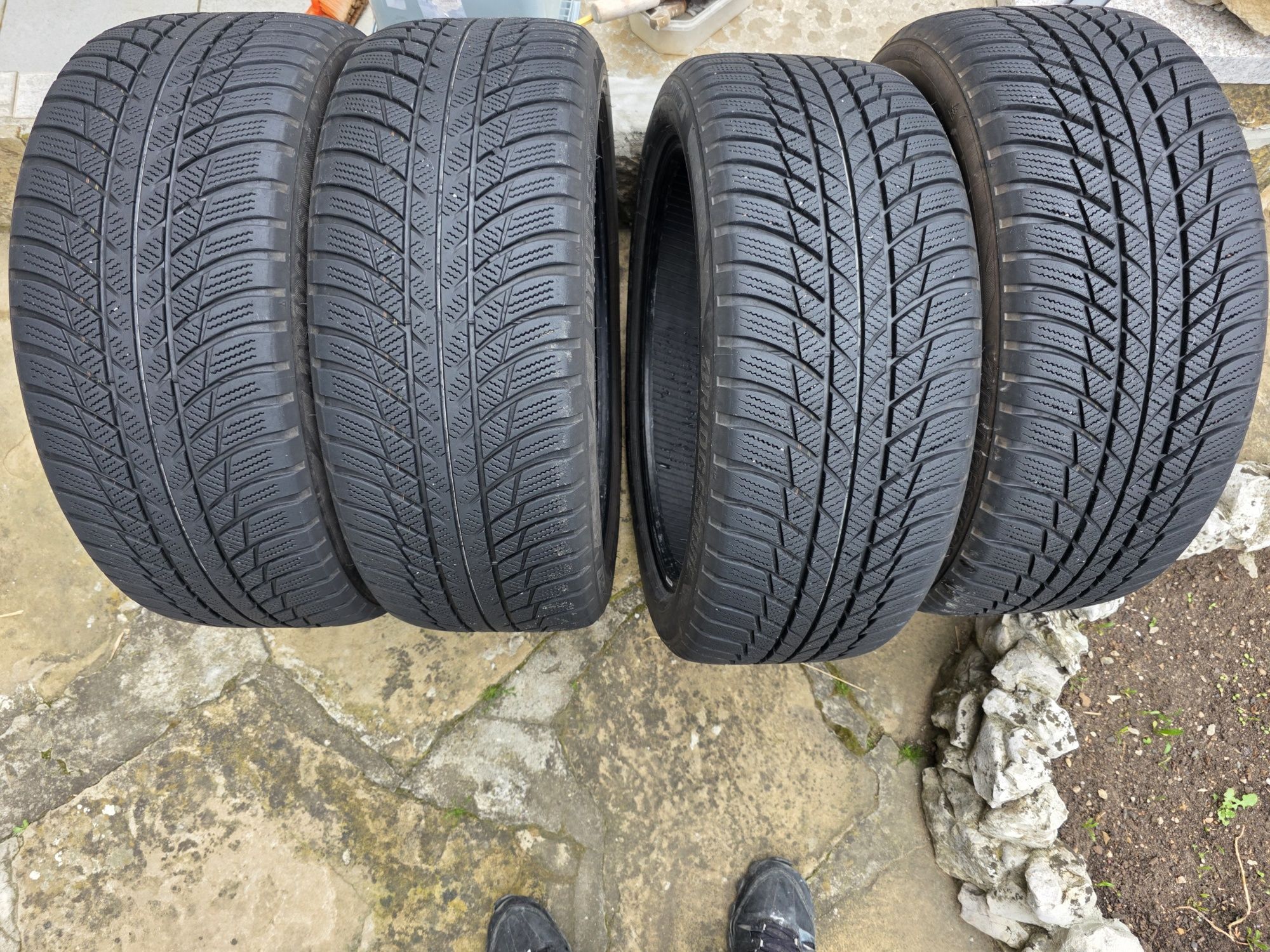 Зимни гуми 225 45 18 дот 20 Bridgestone