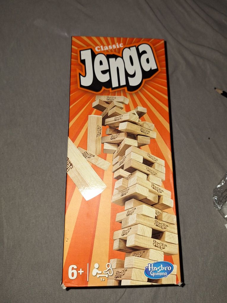 Vând jocul Jenga