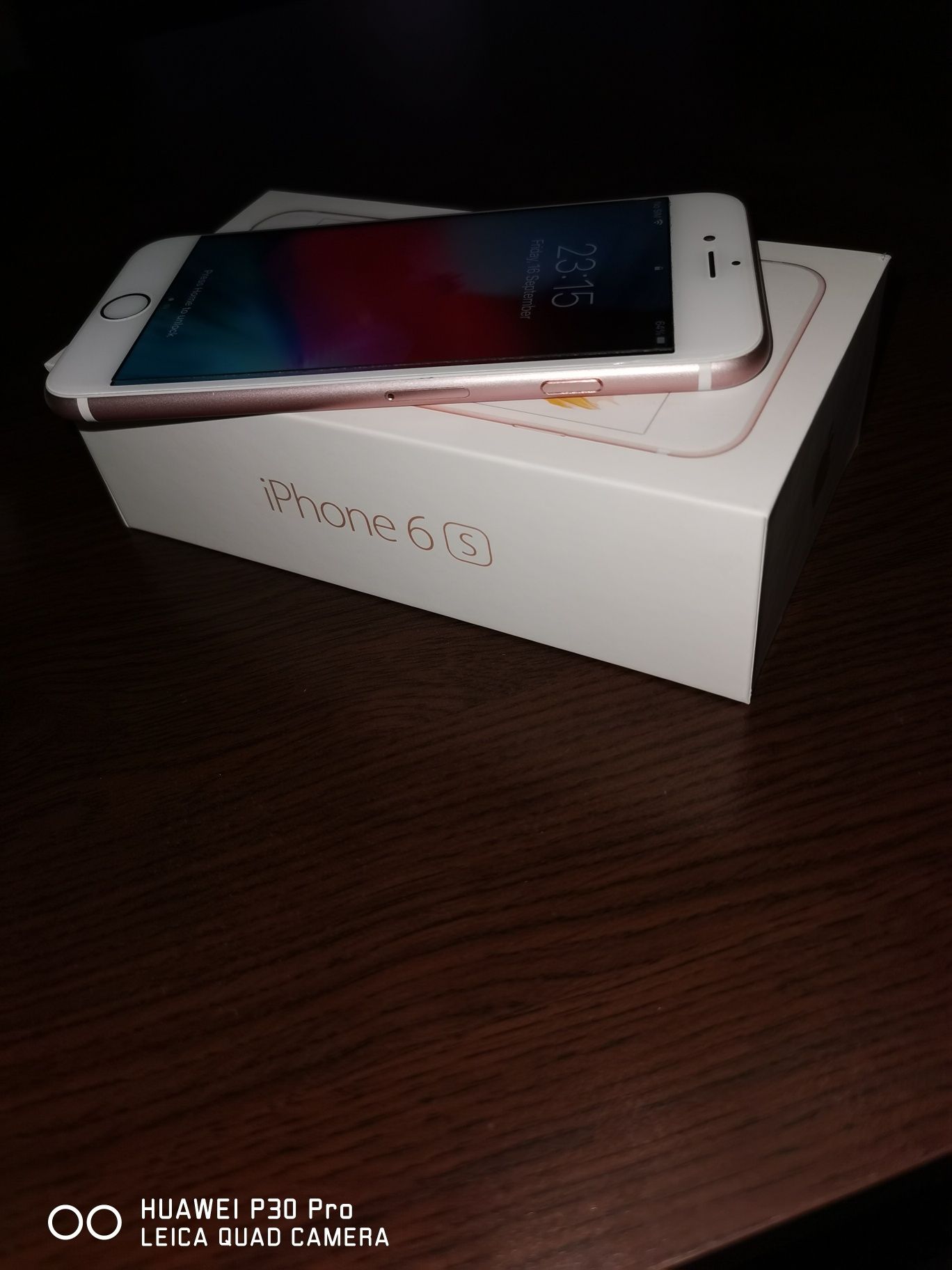 Iphone 6s 32г телефона е перфектен