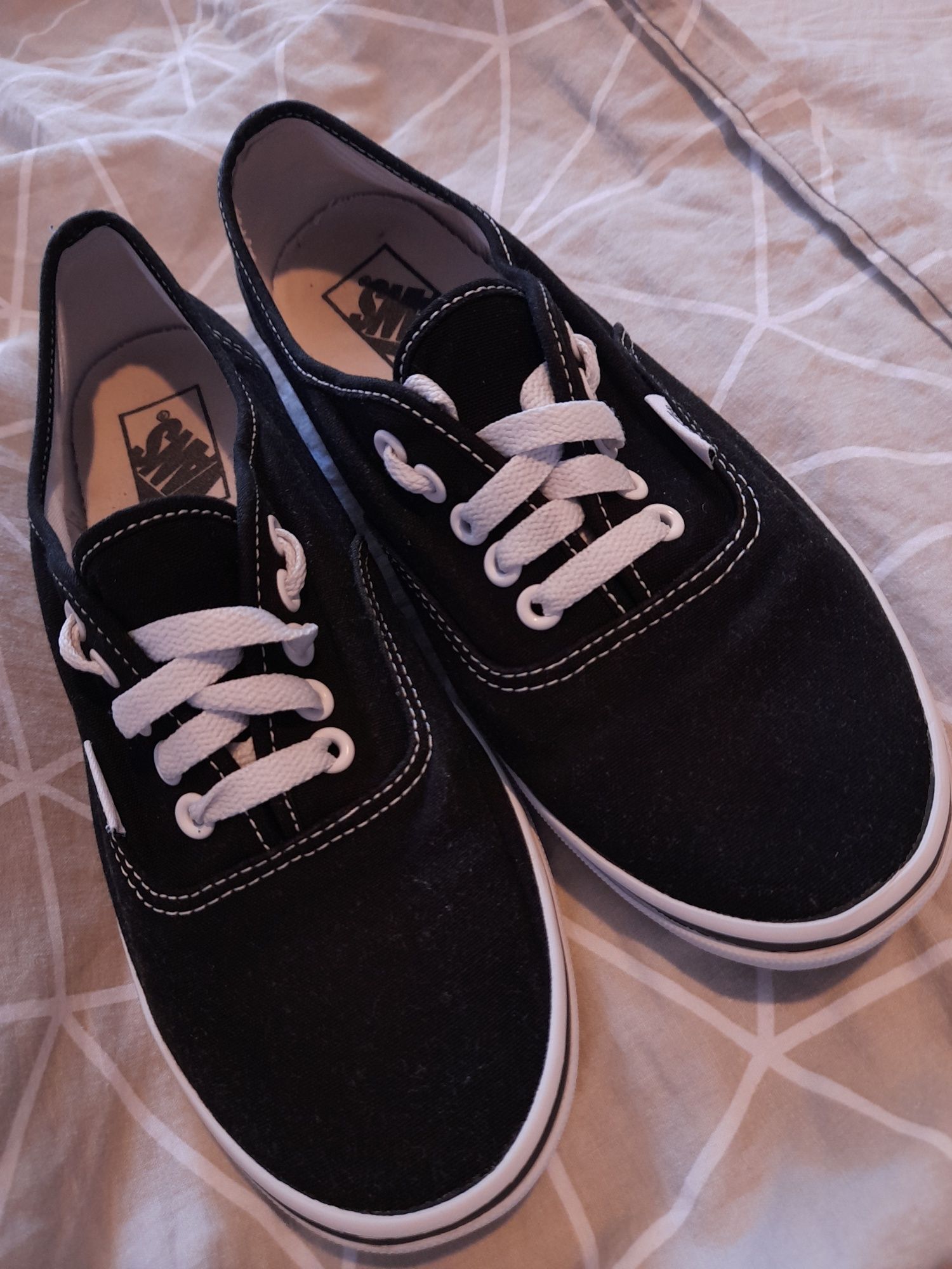 Обувки Vans – Размер 40.5 (US Men 7.5 / Women 9)