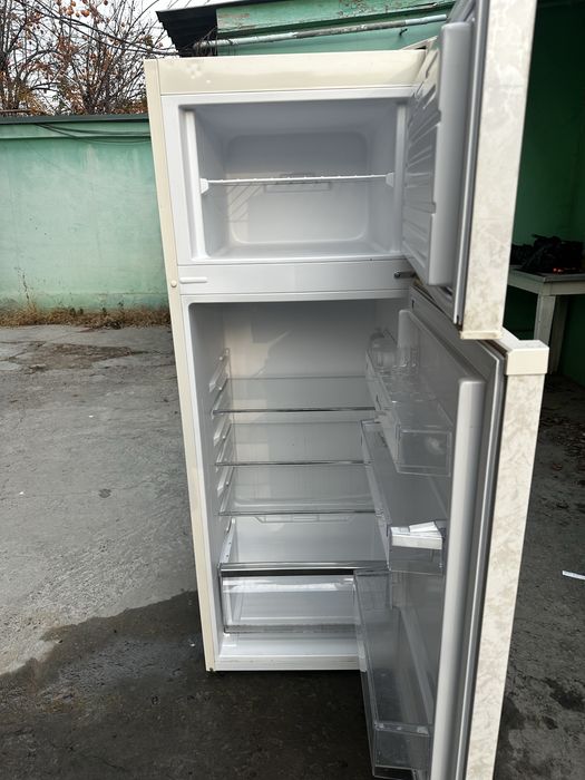 Холодильник Beston 240L