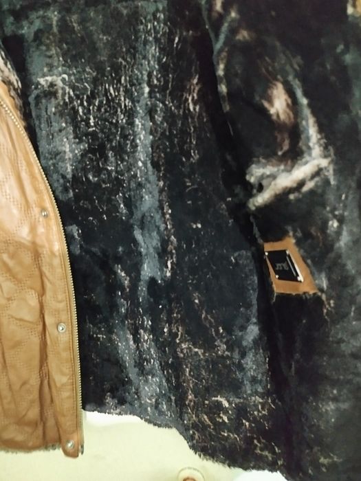 Продам кожаную дублёнку.