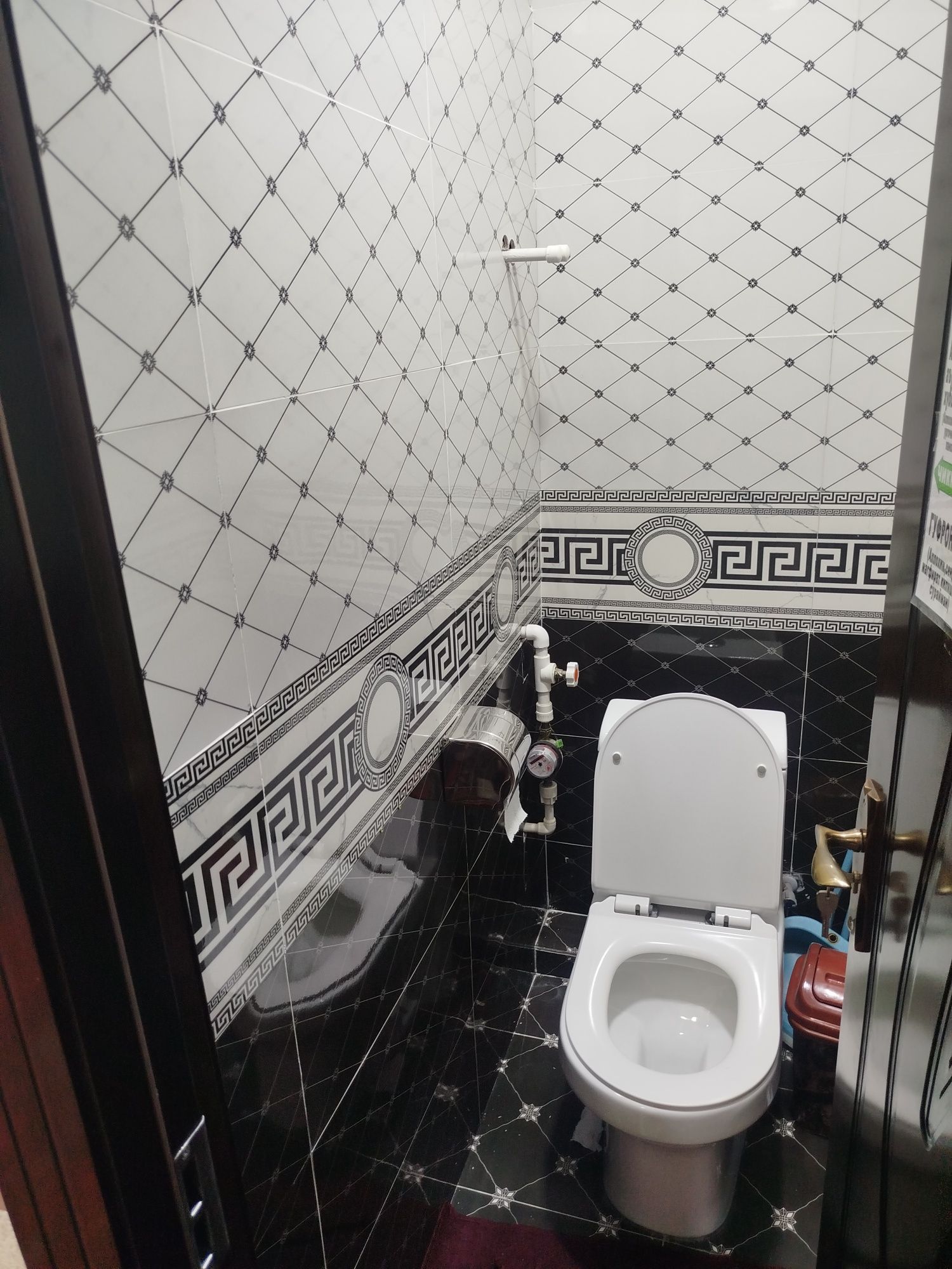 3 xonali ijaraga beriladi