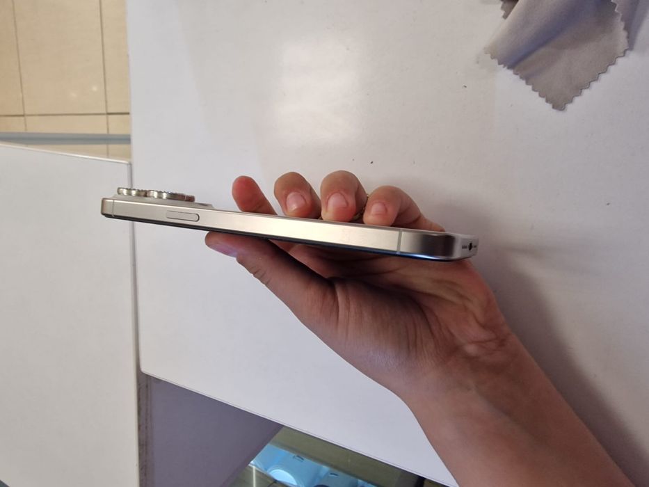 iphone 15 PRO MAX white titanium