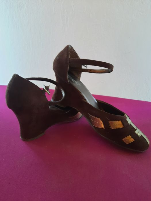 Pantofi maro cu bareta