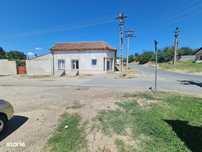 Inchirierz 2 Spatii Comerciale și Un Teren în Pancota Central în Piata