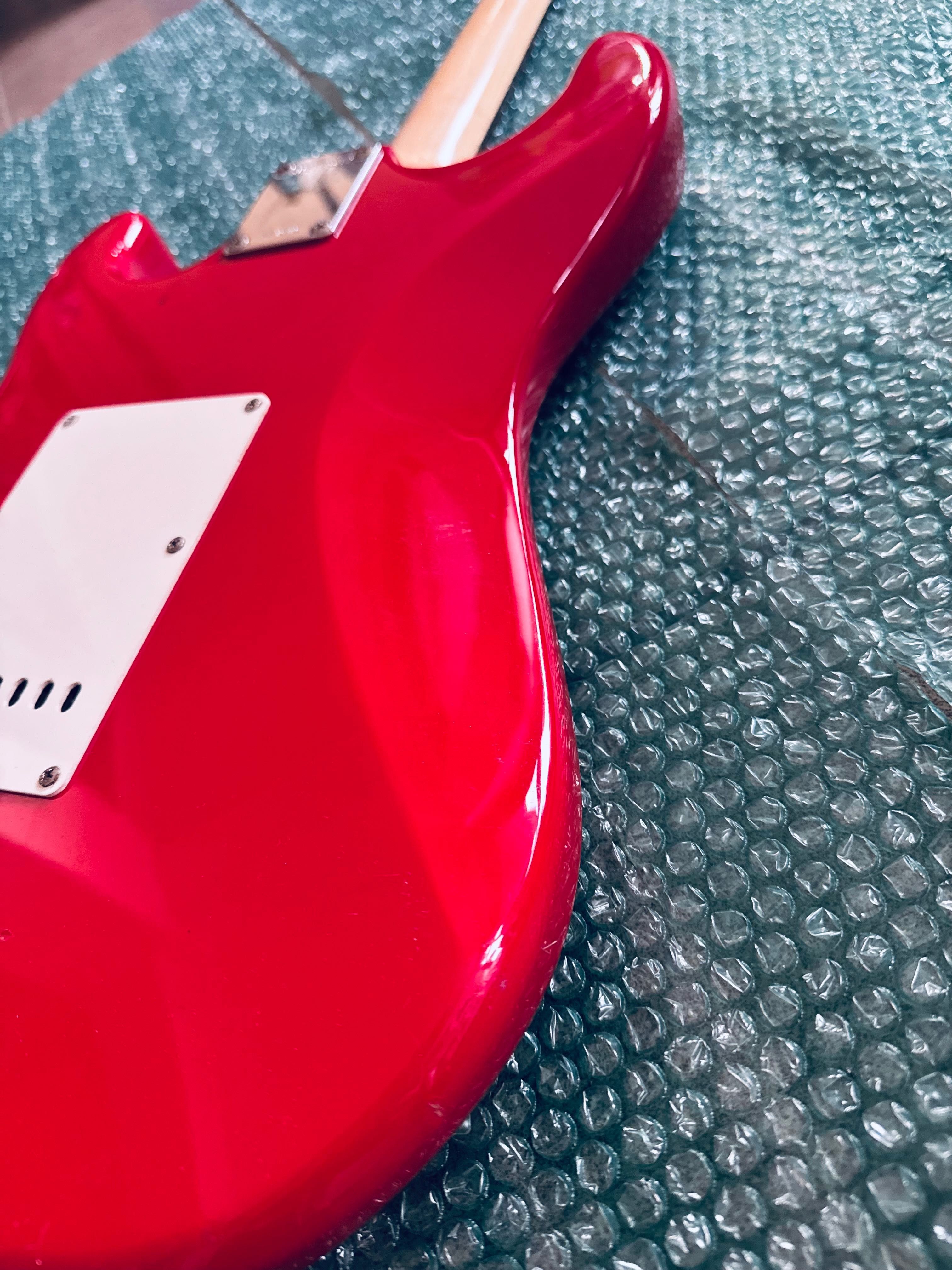 Chitara electrica Scuier Strat by Fender Vintage-Style Hardtail Bridge
